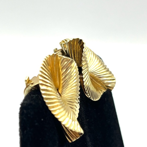 14 KT CARTIER Vintage CARTIER 14K Yellow Gold Fan Style Clip on Earrings Luxury - Picture 2 of 11